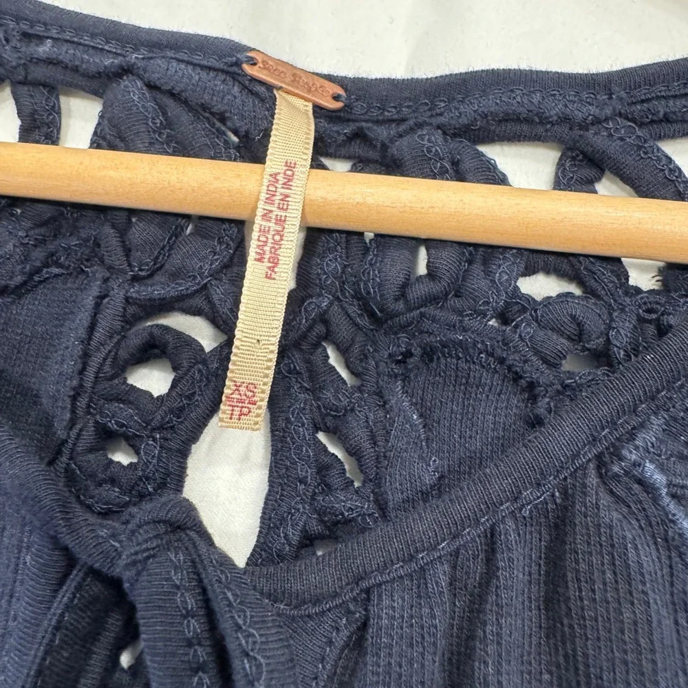 Free People Crochet Lace Neckline Ribbed Tie Front Top XS Navy Blue Excellent